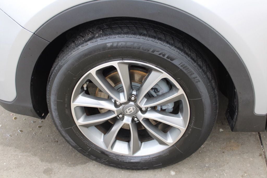 2017 Hyundai Santa Fe SE